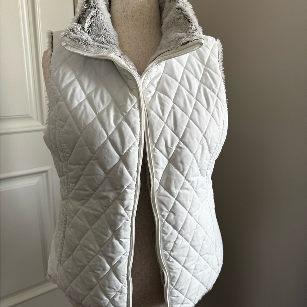 Women's Quilted Reversible White Vest;  Sz L